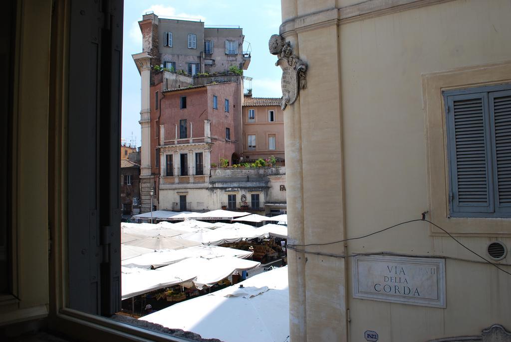 Appartamento Piazza Farnese Rom Zimmer foto